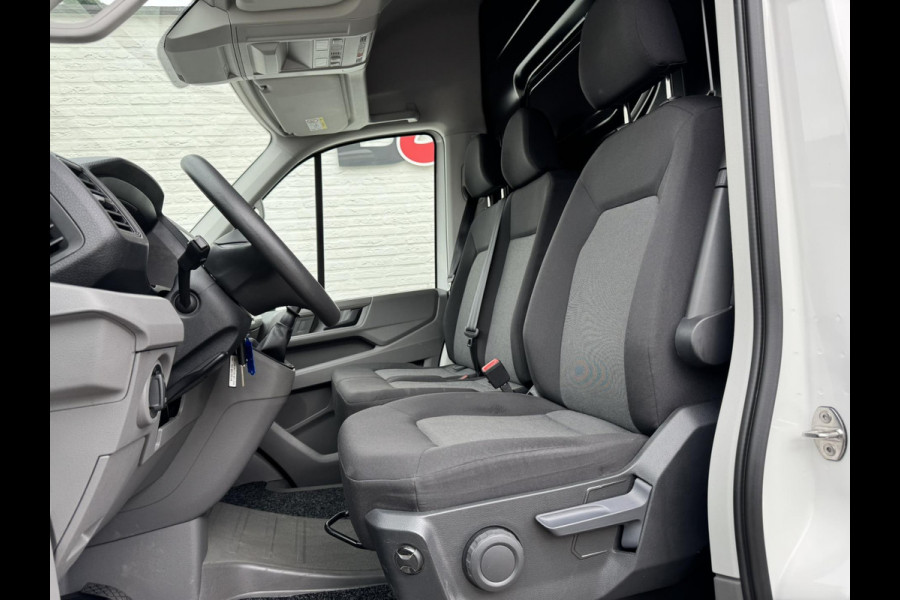 Volkswagen Crafter 30 2.0 TDI L3H3 Highline Carplay DAB Cruise Verwarmde voorruit Trekhaak Lat om Lat