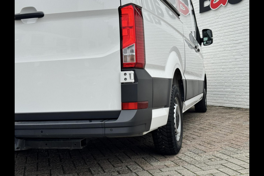 Volkswagen Crafter 30 2.0 TDI L3H3 Highline Carplay DAB Cruise Verwarmde voorruit Trekhaak Lat om Lat