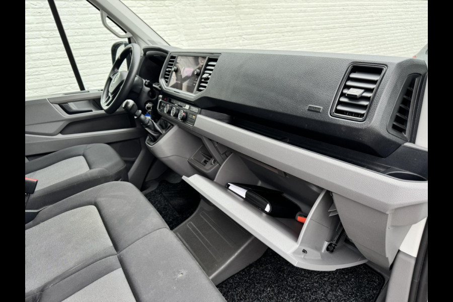 Volkswagen Crafter 30 2.0 TDI L3H3 Highline Carplay DAB Cruise Verwarmde voorruit Trekhaak Lat om Lat