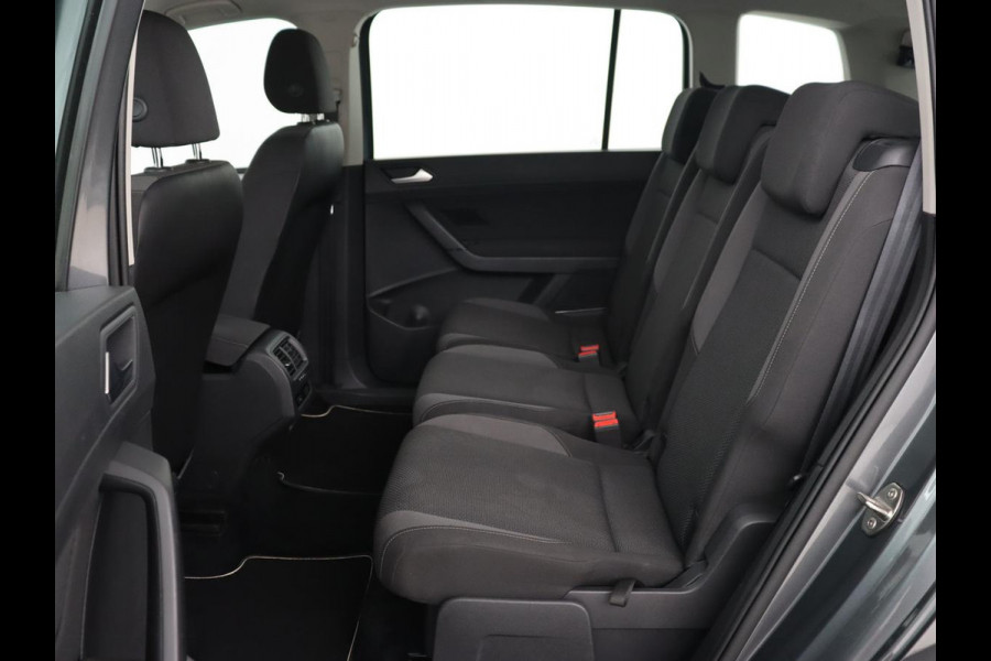 Volkswagen Touran 1.2 TSI Comfortline 7-persoons | Trekhaak | Carplay | Climate control | Cruise control | Bluetooth