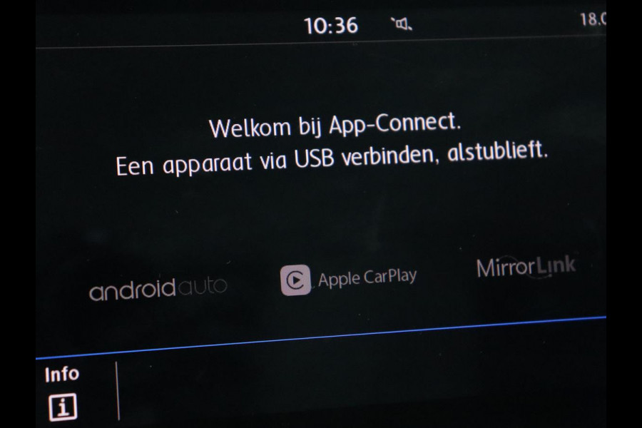 Volkswagen Touran 1.2 TSI Comfortline 7-persoons | Trekhaak | Carplay | Climate control | Cruise control | Bluetooth