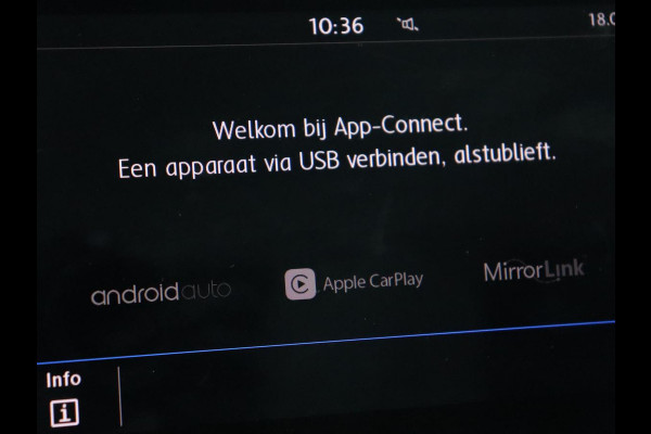 Volkswagen Touran 1.2 TSI Comfortline 7-persoons | Trekhaak | Carplay | Climate control | Cruise control | Bluetooth