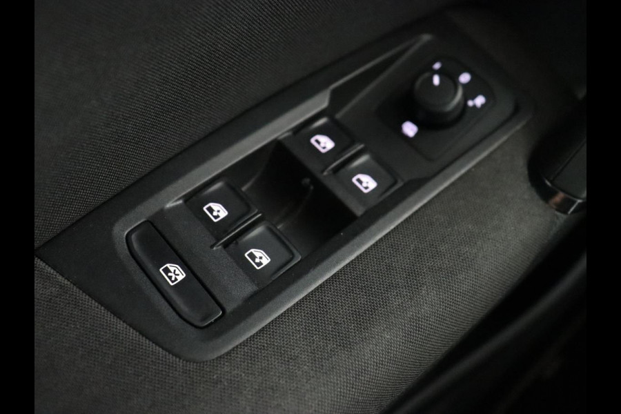 Volkswagen Touran 1.2 TSI Comfortline 7-persoons | Trekhaak | Carplay | Climate control | Cruise control | Bluetooth