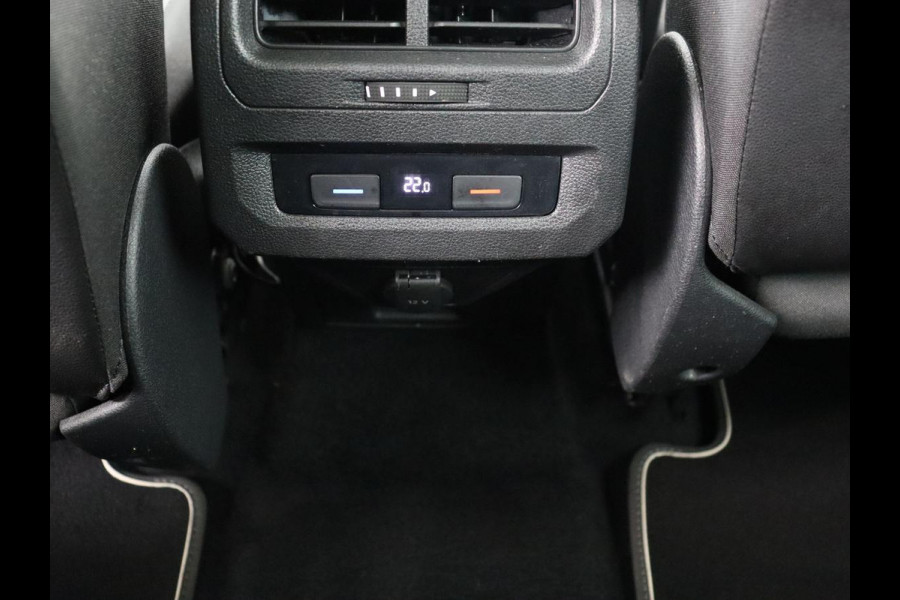 Volkswagen Touran 1.2 TSI Comfortline 7-persoons | Trekhaak | Carplay | Climate control | Cruise control | Bluetooth