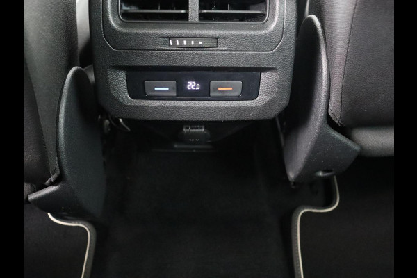 Volkswagen Touran 1.2 TSI Comfortline 7-persoons | Trekhaak | Carplay | Climate control | Cruise control | Bluetooth