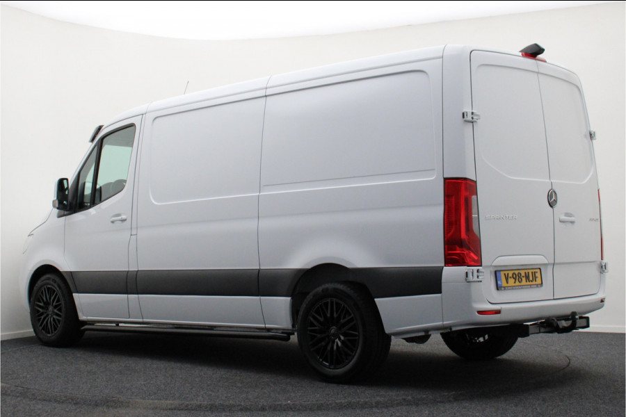 Mercedes-Benz Sprinter 317 CDI Aut. L2H1 3-Zits, Leer, Camera, Standkachel, Apple Carplay, Trekhaak, DAB, Cruise, 18"