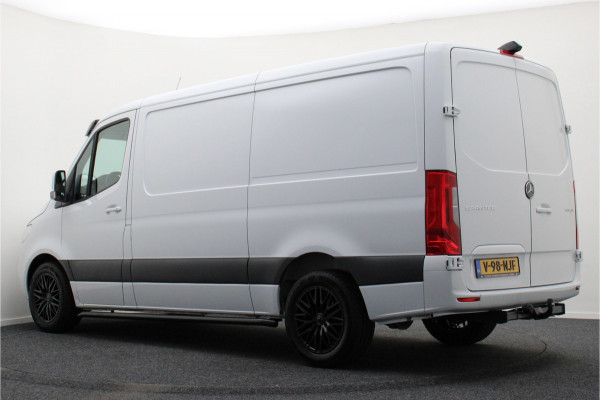 Mercedes-Benz Sprinter 317 CDI Aut. L2H1 3-Zits, Leer, Camera, Standkachel, Apple Carplay, Trekhaak, DAB, Cruise, 18"