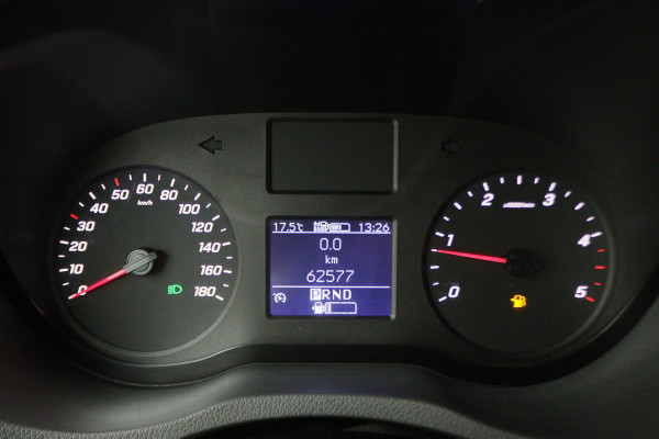 Mercedes-Benz Sprinter 317 CDI Aut. L2H1 3-Zits, Leer, Camera, Standkachel, Apple Carplay, Trekhaak, DAB, Cruise, 18"