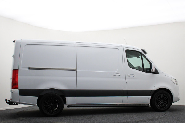 Mercedes-Benz Sprinter 317 CDI Aut. L2H1 3-Zits, Leer, Camera, Standkachel, Apple Carplay, Trekhaak, DAB, Cruise, 18"