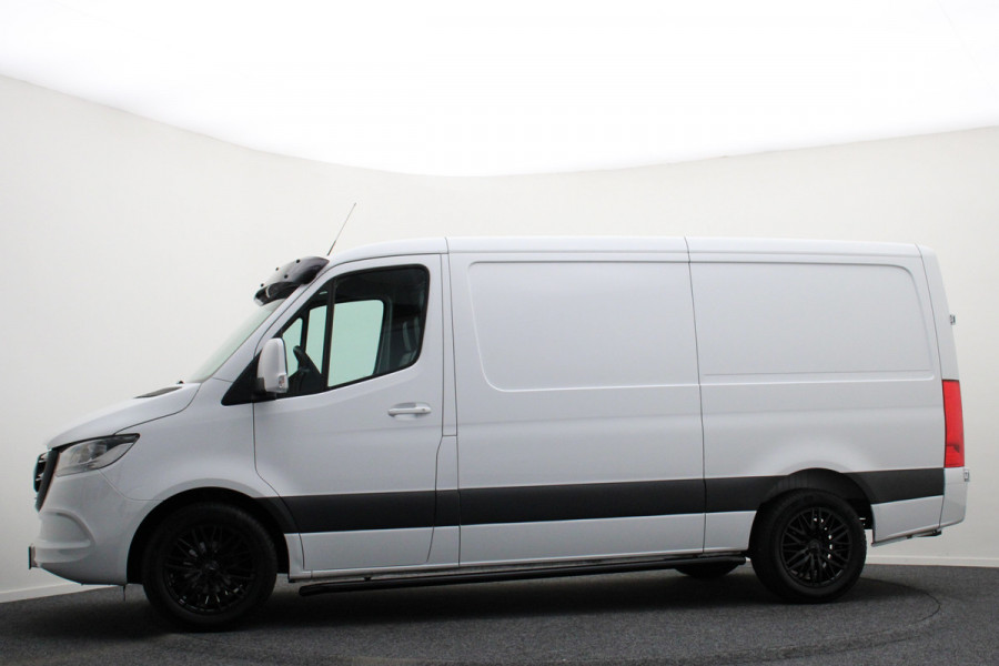 Mercedes-Benz Sprinter 317 CDI Aut. L2H1 3-Zits, Leer, Camera, Standkachel, Apple Carplay, Trekhaak, DAB, Cruise, 18"