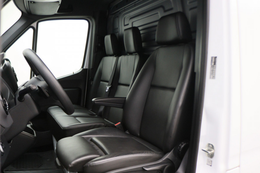 Mercedes-Benz Sprinter 317 CDI Aut. L2H1 3-Zits, Leer, Camera, Standkachel, Apple Carplay, Trekhaak, DAB, Cruise, 18"
