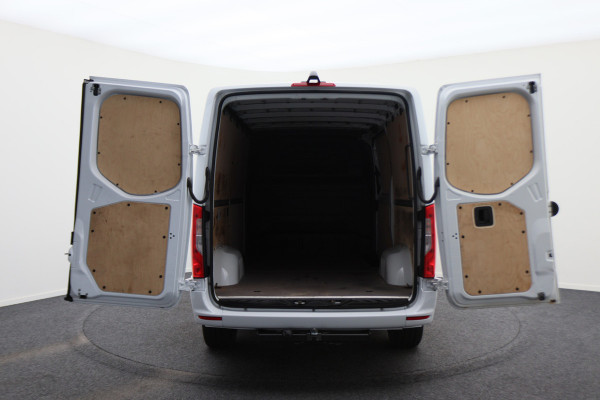 Mercedes-Benz Sprinter 317 CDI Aut. L2H1 3-Zits, Leer, Camera, Standkachel, Apple Carplay, Trekhaak, DAB, Cruise, 18"