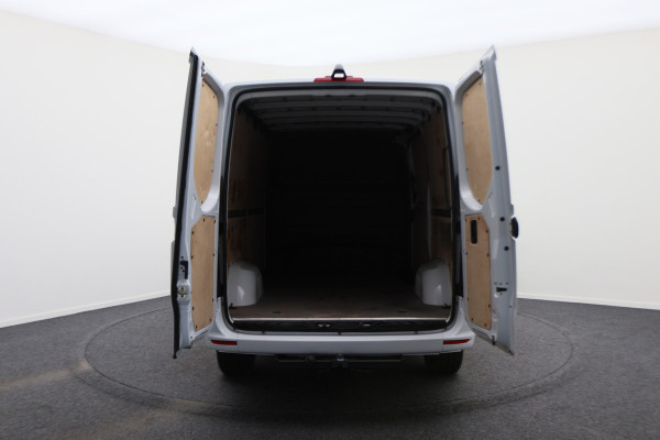 Mercedes-Benz Sprinter 317 CDI Aut. L2H1 3-Zits, Leer, Camera, Standkachel, Apple Carplay, Trekhaak, DAB, Cruise, 18"