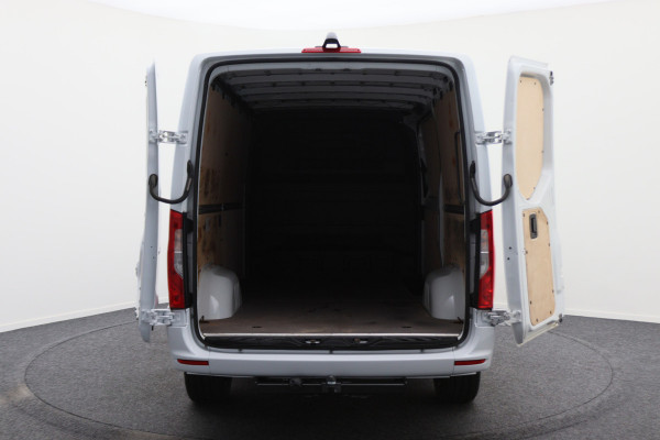 Mercedes-Benz Sprinter 317 CDI Aut. L2H1 3-Zits, Leer, Camera, Standkachel, Apple Carplay, Trekhaak, DAB, Cruise, 18"