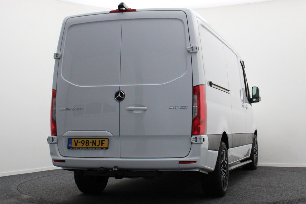 Mercedes-Benz Sprinter 317 CDI Aut. L2H1 3-Zits, Leer, Camera, Standkachel, Apple Carplay, Trekhaak, DAB, Cruise, 18"