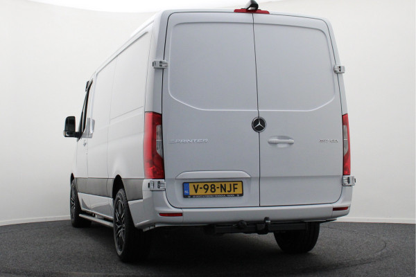 Mercedes-Benz Sprinter 317 CDI Aut. L2H1 3-Zits, Leer, Camera, Standkachel, Apple Carplay, Trekhaak, DAB, Cruise, 18"