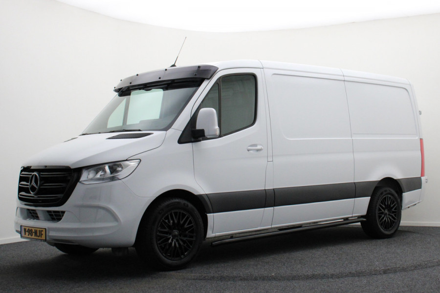 Mercedes-Benz Sprinter 317 CDI Aut. L2H1 3-Zits, Leer, Camera, Standkachel, Apple Carplay, Trekhaak, DAB, Cruise, 18"