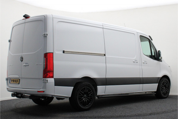Mercedes-Benz Sprinter 317 CDI Aut. L2H1 3-Zits, Leer, Camera, Standkachel, Apple Carplay, Trekhaak, DAB, Cruise, 18"