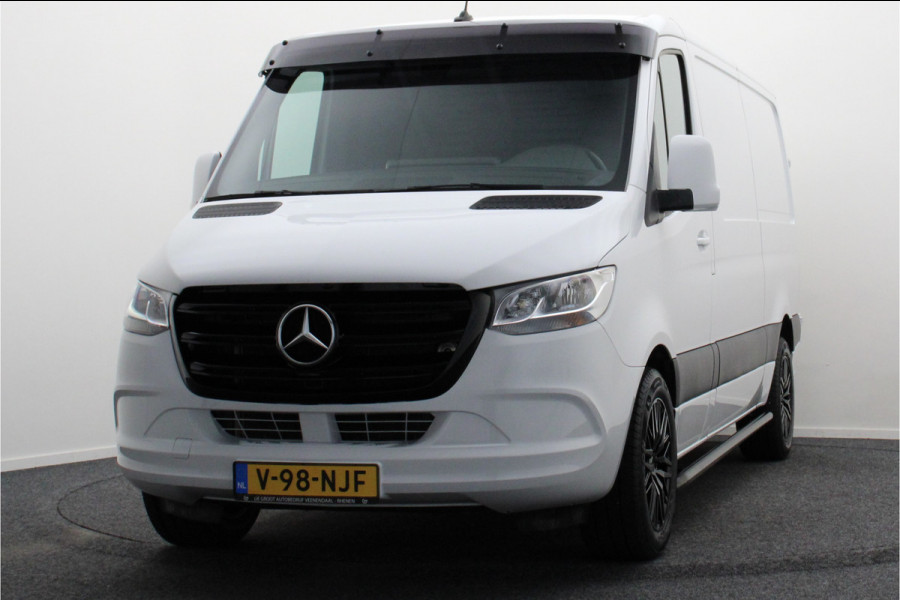 Mercedes-Benz Sprinter 317 CDI Aut. L2H1 3-Zits, Leer, Camera, Standkachel, Apple Carplay, Trekhaak, DAB, Cruise, 18"