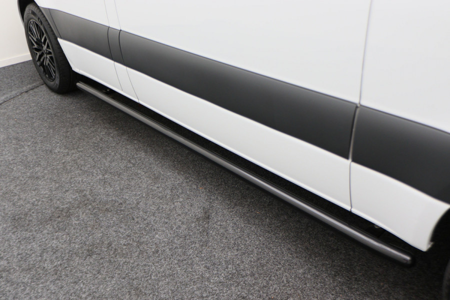 Mercedes-Benz Sprinter 317 CDI Aut. L2H1 3-Zits, Leer, Camera, Standkachel, Apple Carplay, Trekhaak, DAB, Cruise, 18"
