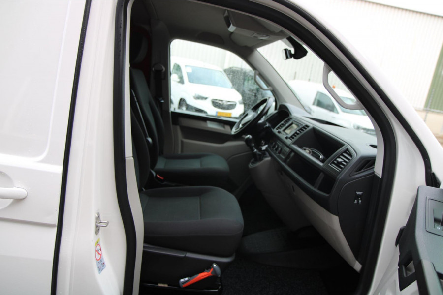 Volkswagen Transporter 2.0 TDI 114PK L1H1 Highline / Multi stuur / PDC 2x / Klep / Cruise Volkswagen Transporter 2.0 TDI 114PK L1H1 Highline / Multi stuur / PDC 2x / Klep / Cruise
