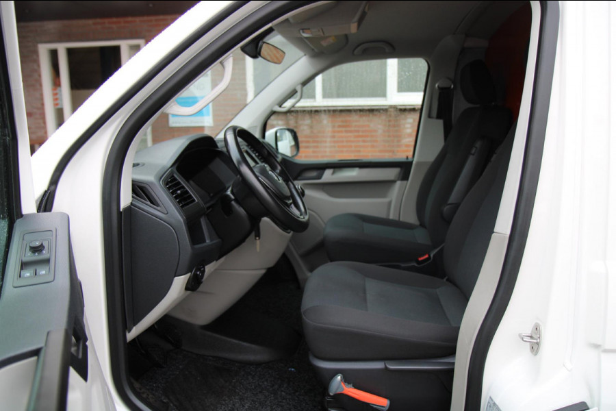 Volkswagen Transporter 2.0 TDI 114PK L1H1 Highline / Multi stuur / PDC 2x / Klep / Cruise Volkswagen Transporter 2.0 TDI 114PK L1H1 Highline / Multi stuur / PDC 2x / Klep / Cruise