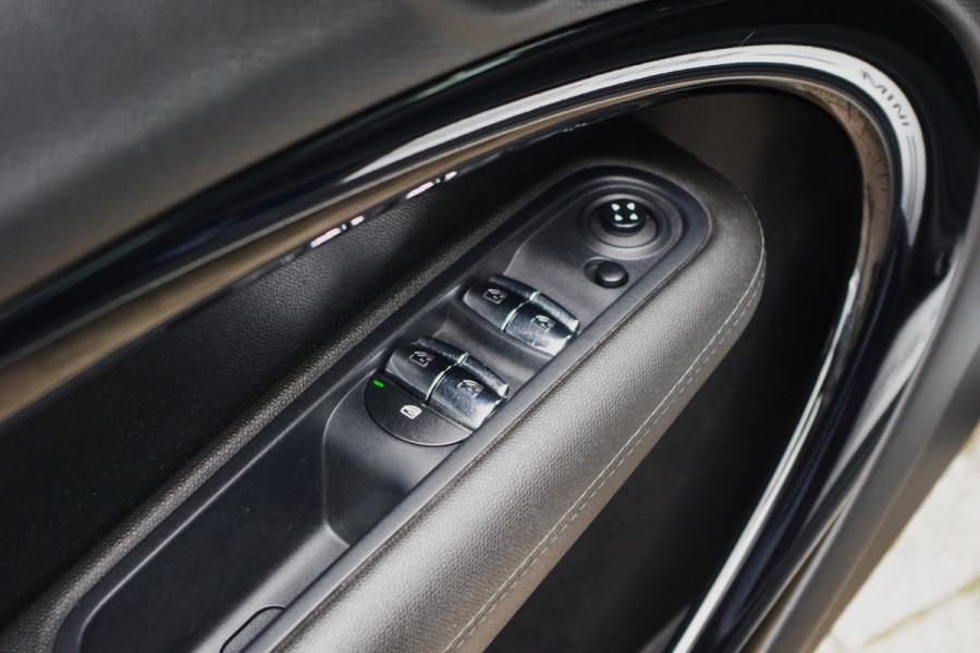 MINI Countryman 1.6 Cooper Pepper, Schuif-Kanteldak, Stoelverwarming, Leder MINI Countryman 1.6 Cooper Pepper, Schuif-Kanteldak, Stoelverwarming, Leder