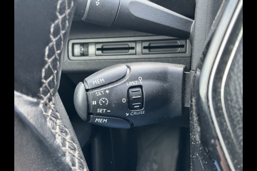 Peugeot 3008 1.2 PureTech Allure Trekhaak Cruise PDC Carplay Digitaal Clima Hoogzitter!