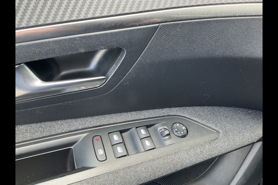 Peugeot 3008 1.2 PureTech Allure Trekhaak Cruise PDC Carplay Digitaal Clima Hoogzitter!