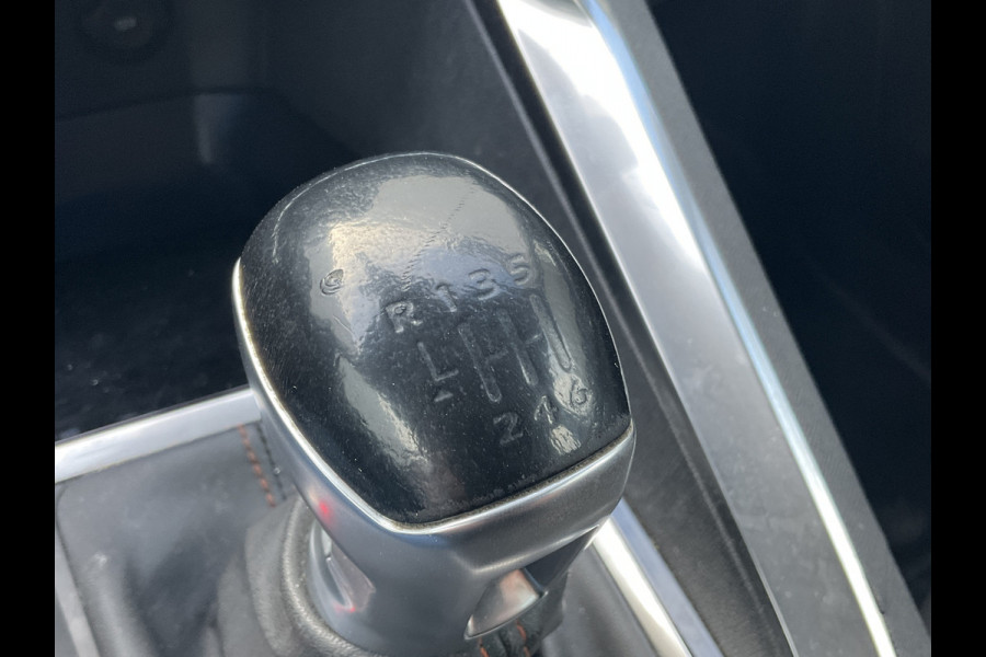 Peugeot 3008 1.2 PureTech Allure Trekhaak Cruise PDC Carplay Digitaal Clima Hoogzitter!