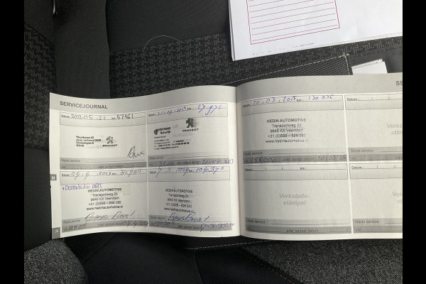 Peugeot 3008 1.2 PureTech Allure Trekhaak Cruise PDC Carplay Digitaal Clima Hoogzitter!