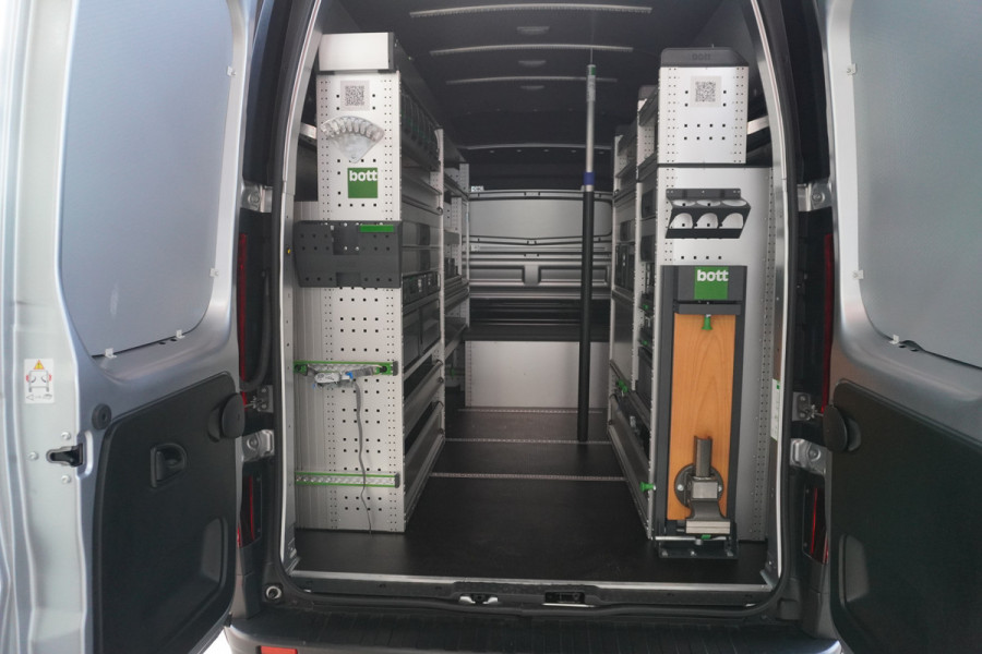 Renault Trafic 2.0 Blue dCi 170PK T30 L2H2 Complete BOTT Werkplaatsinrichting nr. V186 | Airco | Cruise | Navi | trekhaak