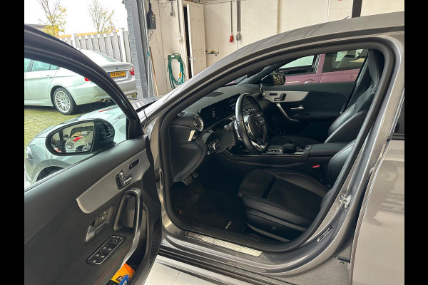 Mercedes-Benz A-Klasse 180 Business Solution AMG NIGHT PAKKET Mercedes-Benz A-Klasse 180 Business Solution AMG NIGHT PAKKET