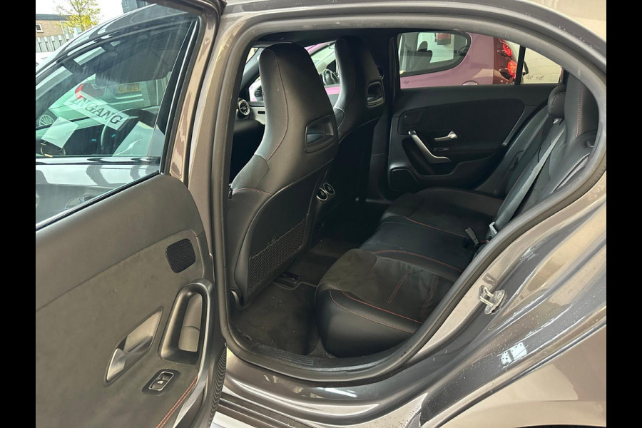 Mercedes-Benz A-Klasse 180 Business Solution AMG NIGHT PAKKET Mercedes-Benz A-Klasse 180 Business Solution AMG NIGHT PAKKET