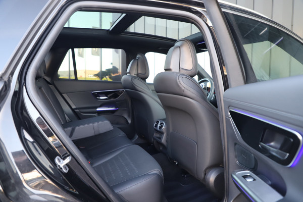 Mercedes-Benz GLC 300e AMG 4-Matic | 313PK | Pano | Sfeerverlichting | Distronic | Memory | Stuurwielverw. | Standkachel | Trekhaak | Stoelverw. |