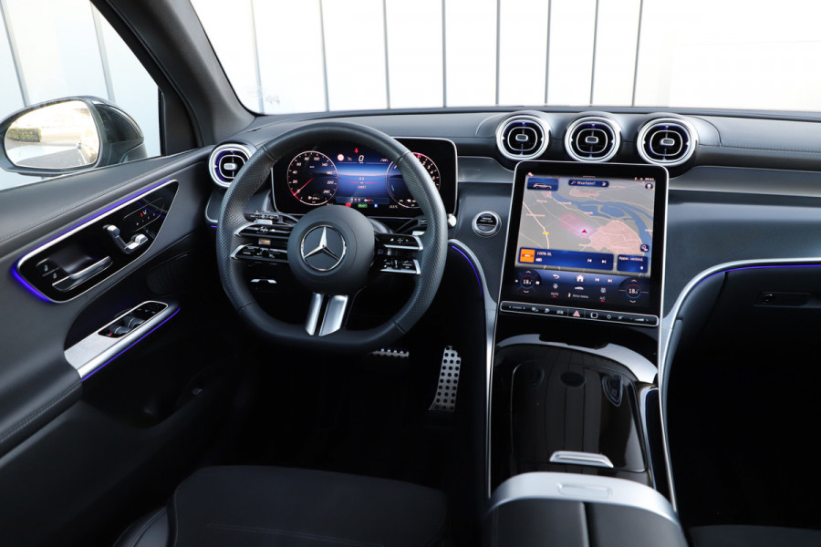 Mercedes-Benz GLC 300e AMG 4-Matic | 313PK | Pano | Sfeerverlichting | Distronic | Memory | Stuurwielverw. | Standkachel | Trekhaak | Stoelverw. |