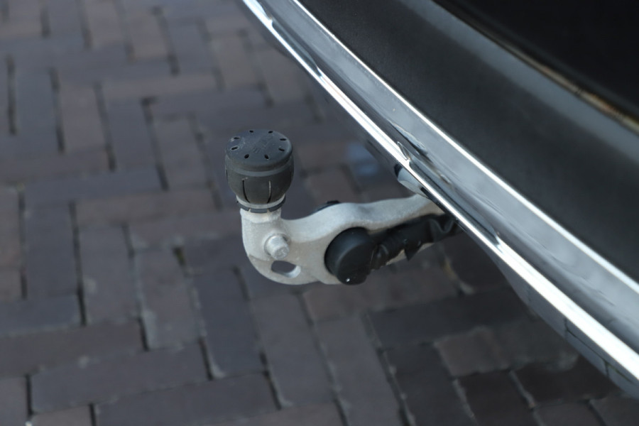 Mercedes-Benz GLC 300e AMG 4-Matic | 313PK | Pano | Sfeerverlichting | Distronic | Memory | Stuurwielverw. | Standkachel | Trekhaak | Stoelverw. |