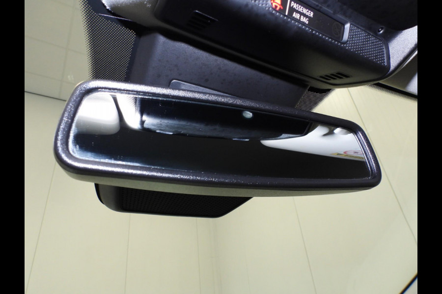 Renault Captur 1.3 TCe 140PK Intens NAVI/CAMERA/TREKHAAK/18"LMV! Renault Captur 1.3 TCe 140PK Intens NAVI/CAMERA/TREKHAAK/18"LMV!