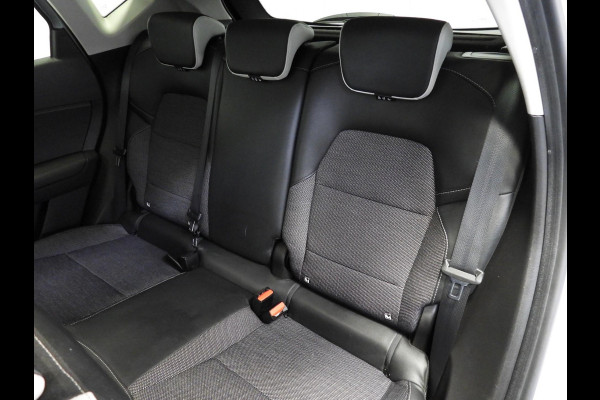 Renault Captur 1.3 TCe 140PK Intens NAVI/CAMERA/TREKHAAK/18"LMV! Renault Captur 1.3 TCe 140PK Intens NAVI/CAMERA/TREKHAAK/18"LMV!