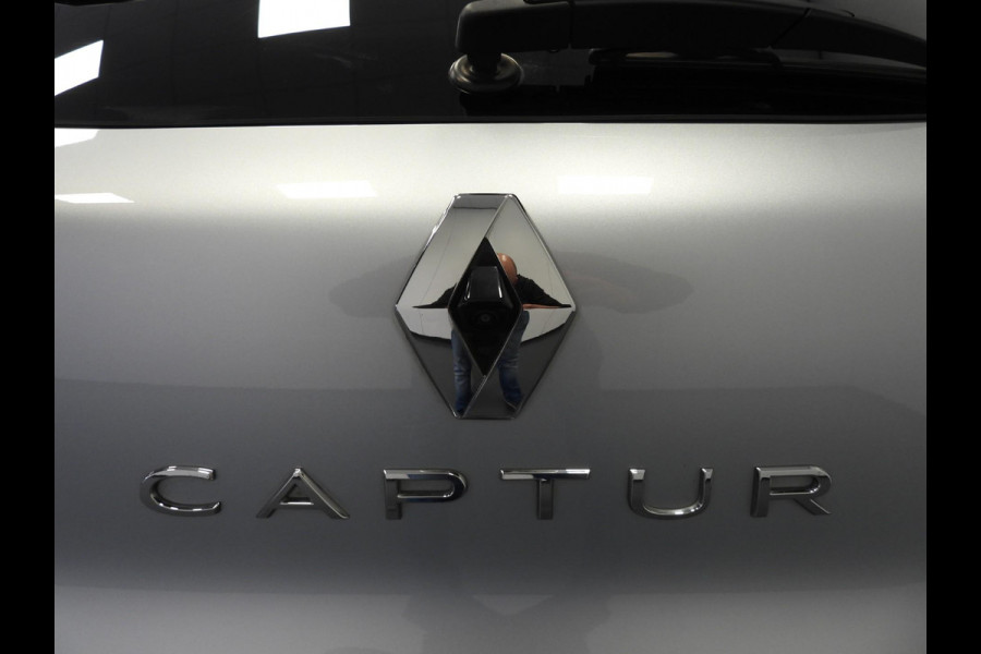 Renault Captur 1.3 TCe 140PK Intens NAVI/CAMERA/TREKHAAK/18"LMV! Renault Captur 1.3 TCe 140PK Intens NAVI/CAMERA/TREKHAAK/18"LMV!
