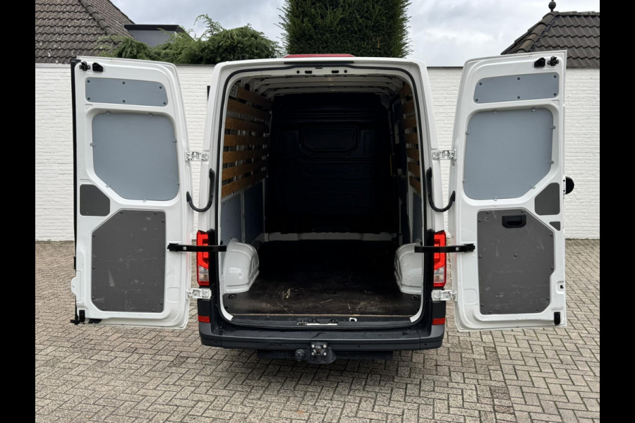 Volkswagen Crafter 30 2.0 TDI L3H3 Highline 4S banden Trekhaak Carplay Pdc v+a Cruise DAB Volkswagen Crafter 30 2.0 TDI L3H3 Highline 4S banden Trekhaak Carplay Pdc v+a Cruise DAB