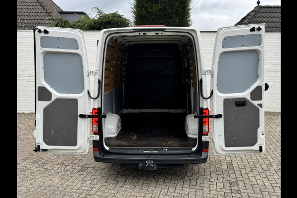 Volkswagen Crafter 30 2.0 TDI L3H3 Highline 4S banden Trekhaak Carplay Pdc v+a Cruise DAB Volkswagen Crafter 30 2.0 TDI L3H3 Highline 4S banden Trekhaak Carplay Pdc v+a Cruise DAB