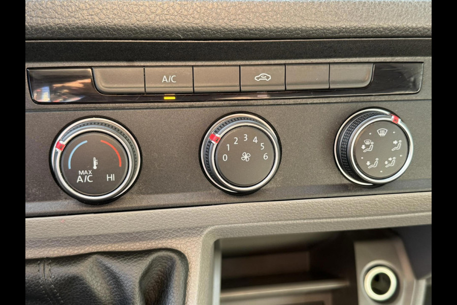 Volkswagen Crafter 30 2.0 TDI L3H3 Highline 4S banden Trekhaak Carplay Pdc v+a Cruise DAB Volkswagen Crafter 30 2.0 TDI L3H3 Highline 4S banden Trekhaak Carplay Pdc v+a Cruise DAB