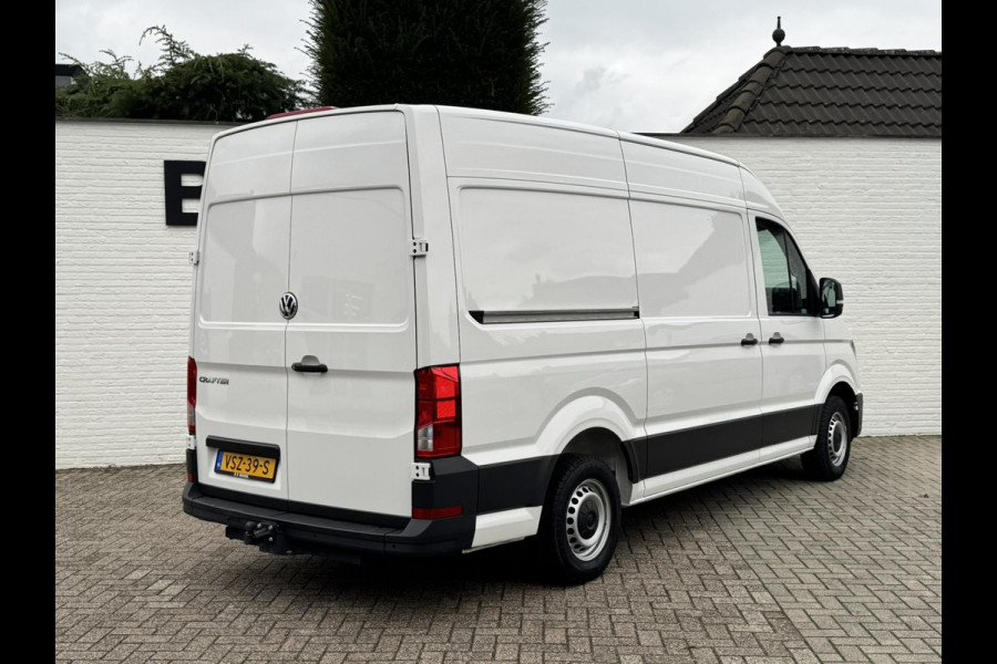 Volkswagen Crafter 30 2.0 TDI L3H3 Highline 4S banden Trekhaak Carplay Pdc v+a Cruise DAB Volkswagen Crafter 30 2.0 TDI L3H3 Highline 4S banden Trekhaak Carplay Pdc v+a Cruise DAB