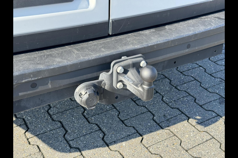 Volkswagen Crafter 30 2.0 TDI L3H3 Highline 4S banden Trekhaak Carplay Pdc v+a Cruise DAB Volkswagen Crafter 30 2.0 TDI L3H3 Highline 4S banden Trekhaak Carplay Pdc v+a Cruise DAB
