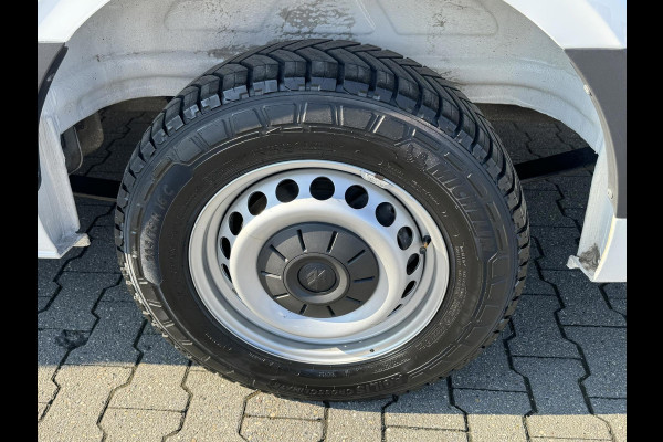 Volkswagen Crafter 30 2.0 TDI L3H3 Highline 4S banden Trekhaak Carplay Pdc v+a Cruise DAB Volkswagen Crafter 30 2.0 TDI L3H3 Highline 4S banden Trekhaak Carplay Pdc v+a Cruise DAB