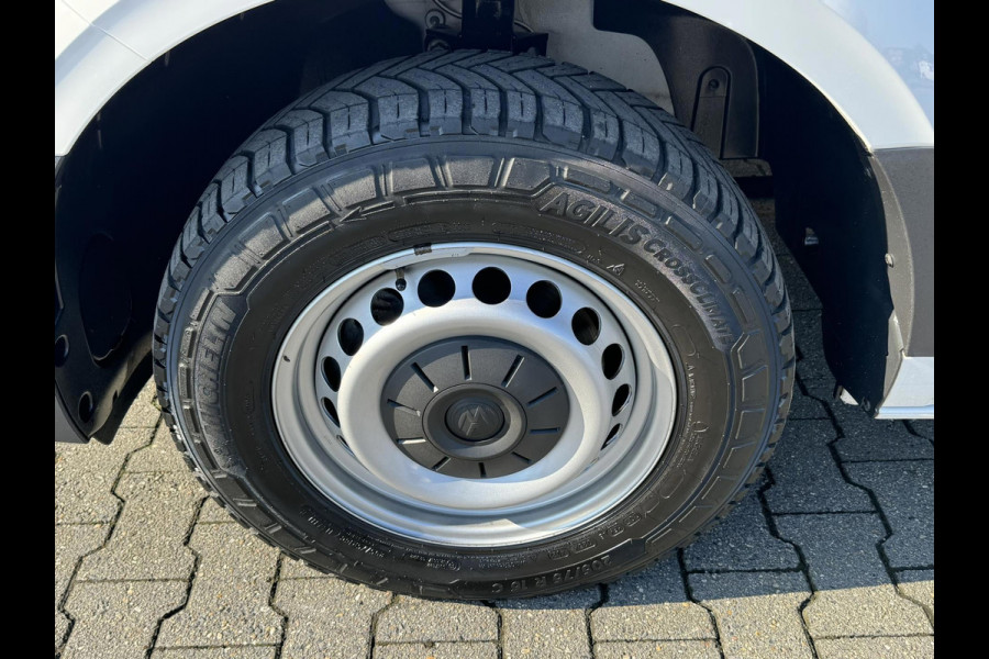 Volkswagen Crafter 30 2.0 TDI L3H3 Highline 4S banden Trekhaak Carplay Pdc v+a Cruise DAB Volkswagen Crafter 30 2.0 TDI L3H3 Highline 4S banden Trekhaak Carplay Pdc v+a Cruise DAB