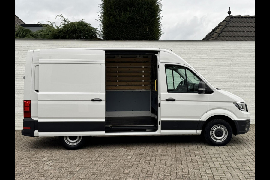 Volkswagen Crafter 30 2.0 TDI L3H3 Highline 4S banden Trekhaak Carplay Pdc v+a Cruise DAB Volkswagen Crafter 30 2.0 TDI L3H3 Highline 4S banden Trekhaak Carplay Pdc v+a Cruise DAB