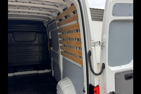 Volkswagen Crafter 30 2.0 TDI L3H3 Highline 4S banden Trekhaak Carplay Pdc v+a Cruise DAB Volkswagen Crafter 30 2.0 TDI L3H3 Highline 4S banden Trekhaak Carplay Pdc v+a Cruise DAB
