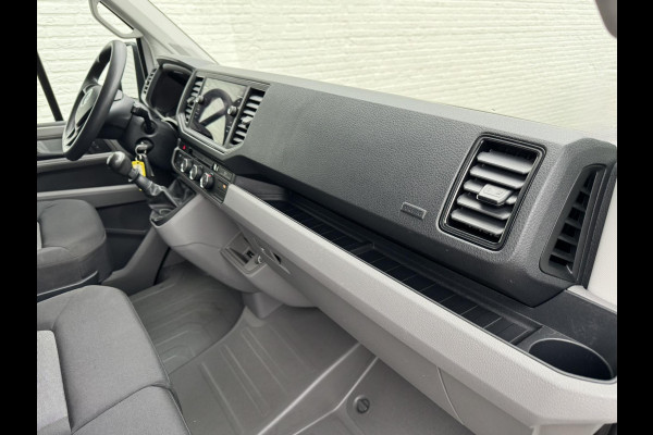 Volkswagen Crafter 30 2.0 TDI L3H3 Highline 4S banden Trekhaak Carplay Pdc v+a Cruise DAB Volkswagen Crafter 30 2.0 TDI L3H3 Highline 4S banden Trekhaak Carplay Pdc v+a Cruise DAB